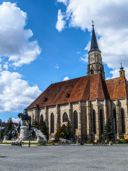 piata-unirii-cluj-napoca-600x800
